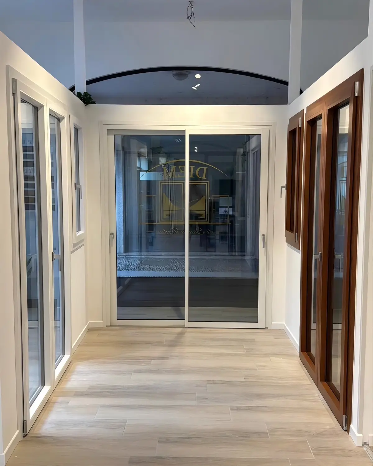 Showroom Diem Serramenti a Castano Primo, Milano — infissi e serramenti su misura